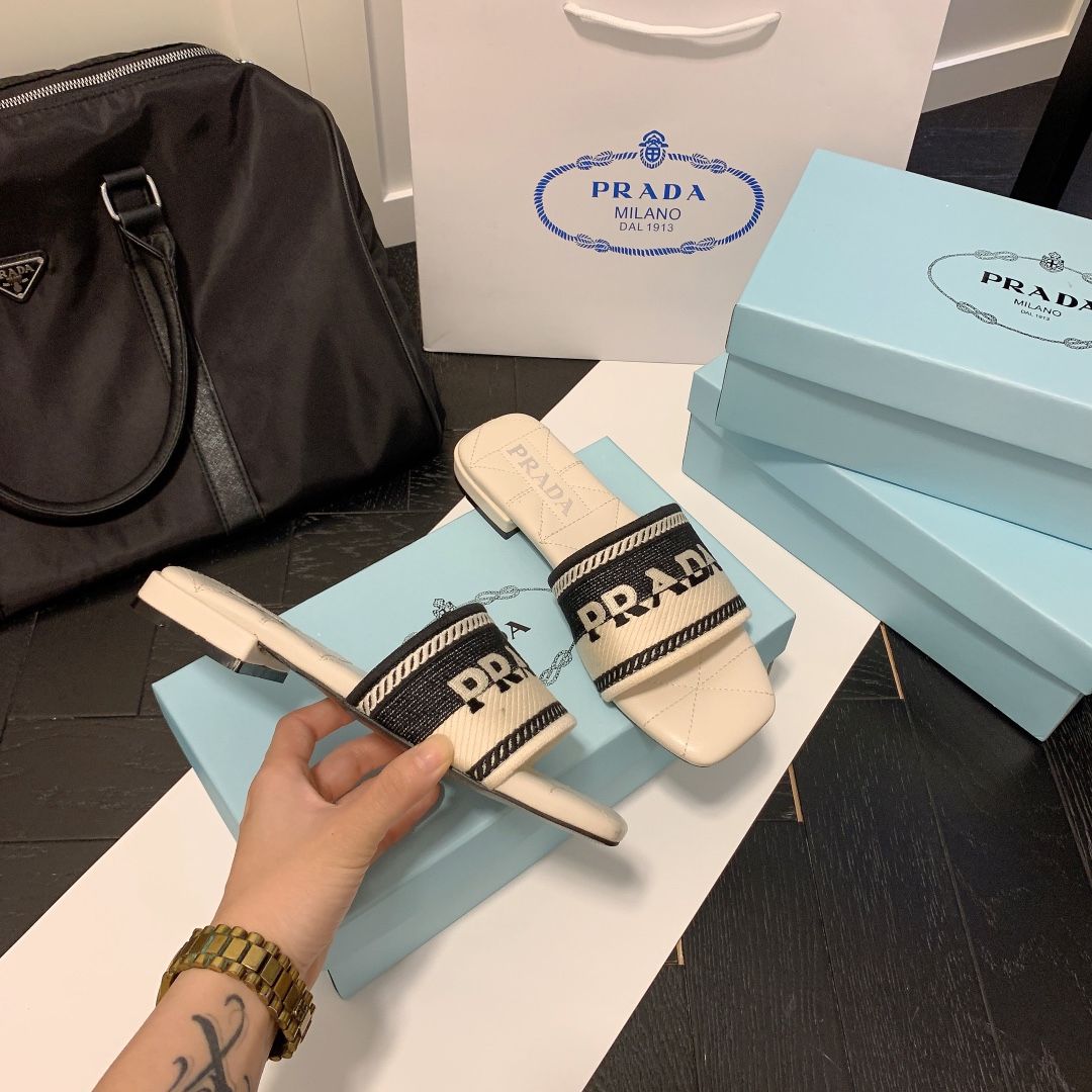 Monogram Embroidered Flat Slippers-1 mysite