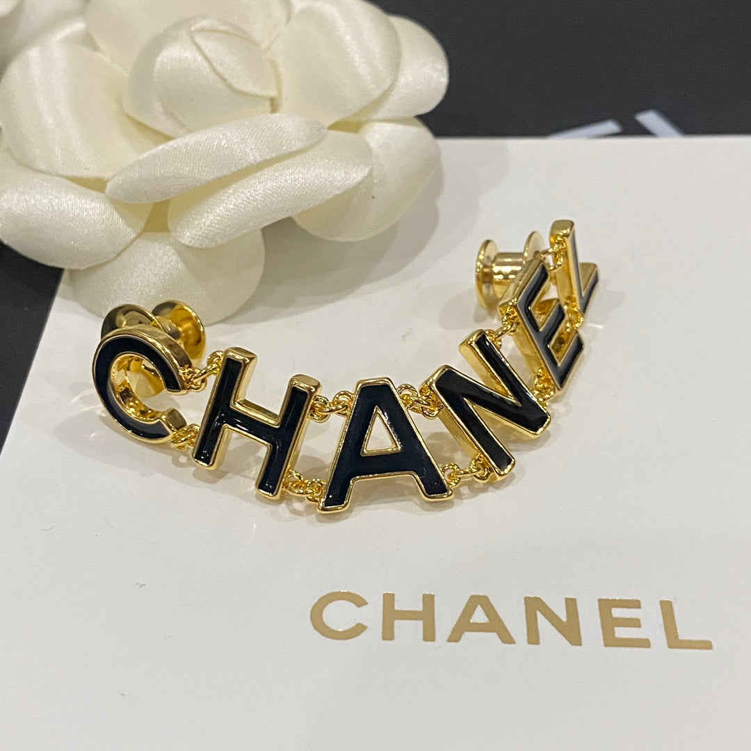 Black Epoxy Chain Brooch-1-s mysite