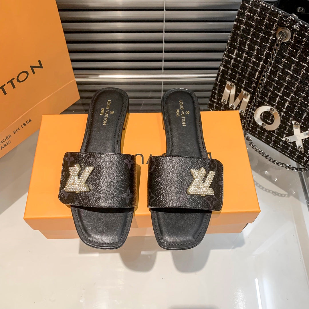 New Embos-1s-1ed Diamond Velcro Flat Slippers-1 mysite