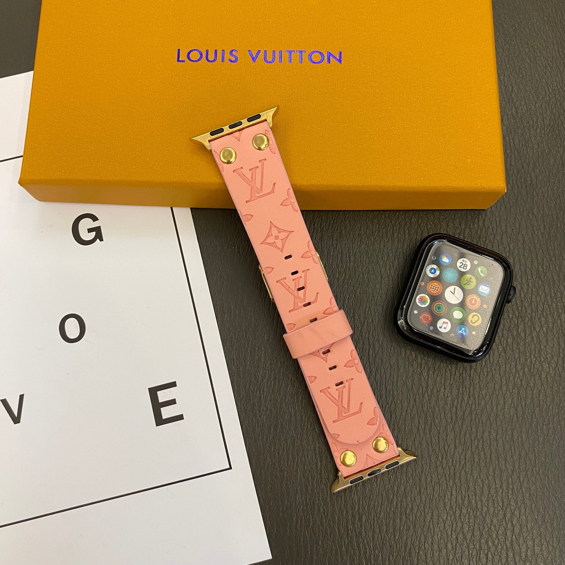 Bracelet de rechange Apple avec décoration en rivets et monogramme en relief WATCH BANDSs-1 mysite