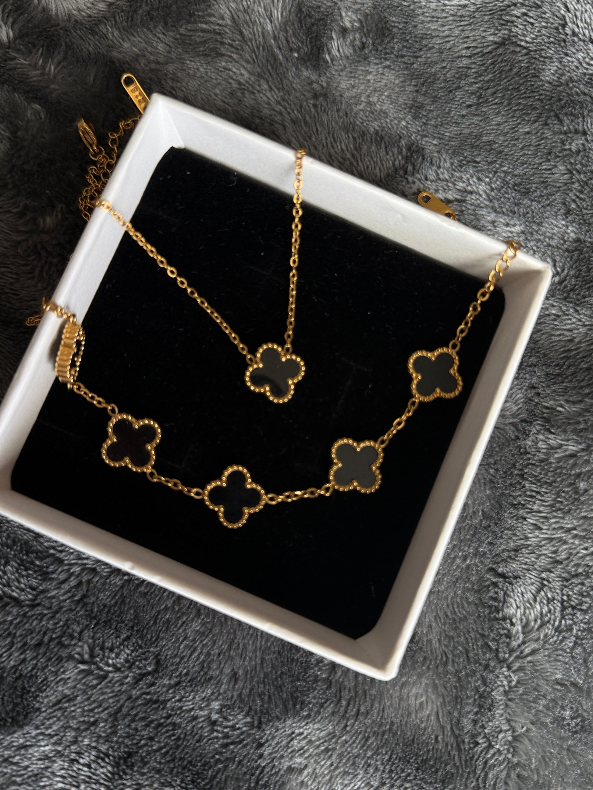 Black flower design necklace and bracelet gold plated mysite