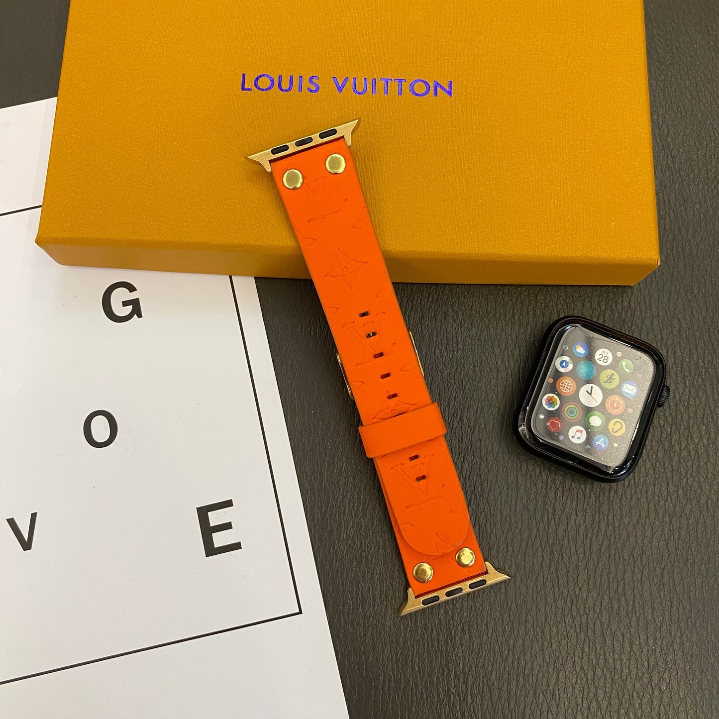 Bracelet de rechange Apple avec décoration en rivets et monogramme en relief WATCH BANDSs-1 mysite