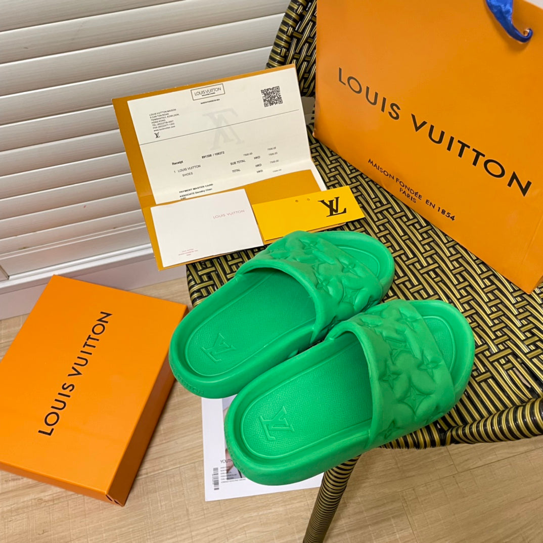 Fas-1hion Embos-1s-1ed Couple Slippers-1 mysite