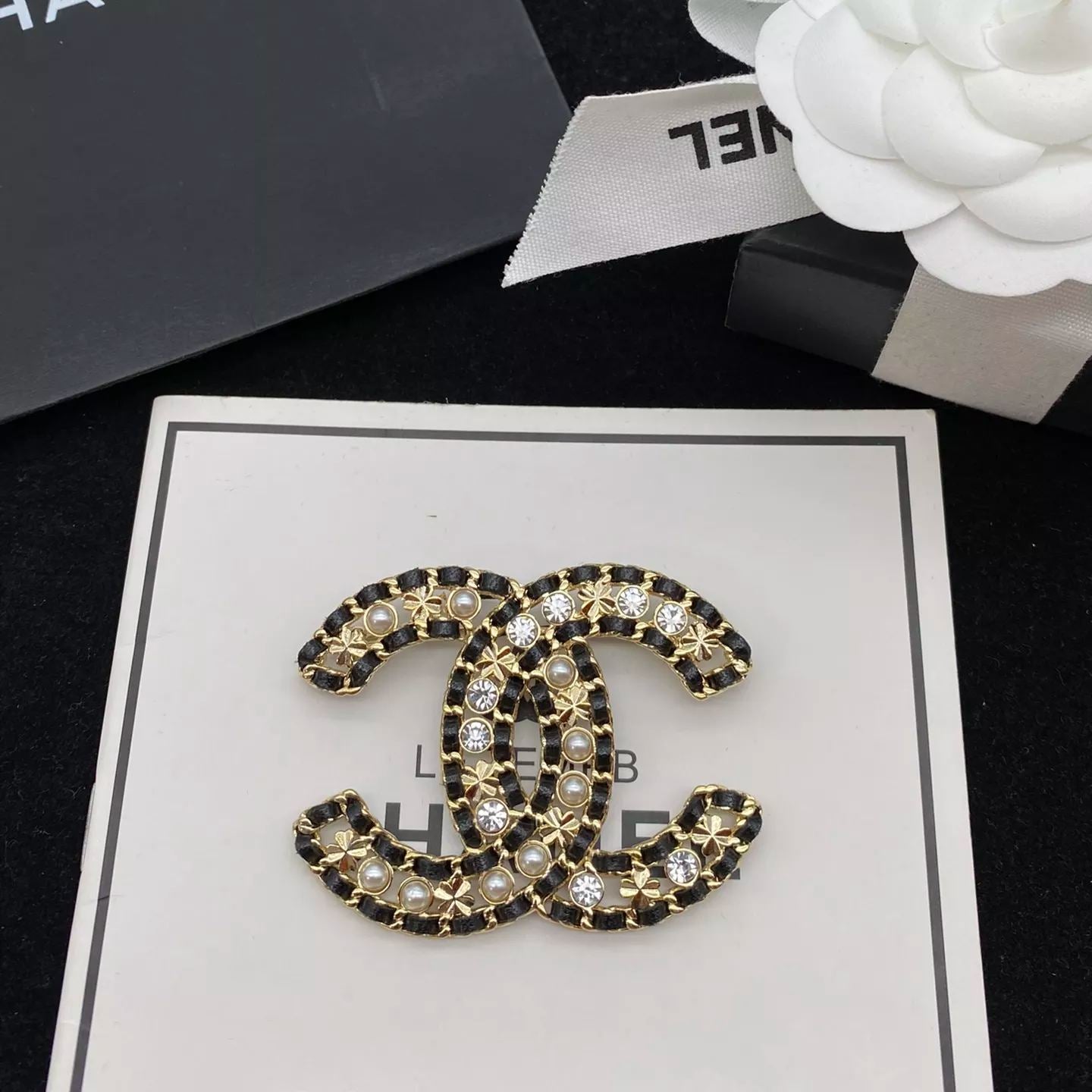 Lucky Clover Leather Brooch-1-s mysite