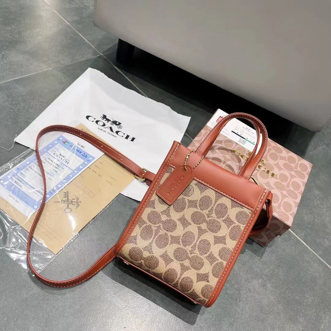 Elegant Leather Hand Bag: A Touch of Light Luxury mysite