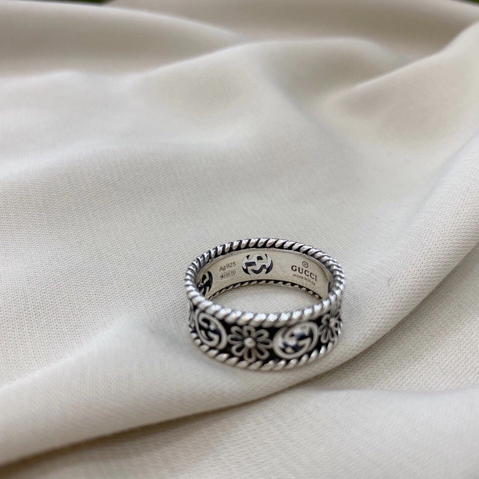 Interlocking silver rings-s mysite