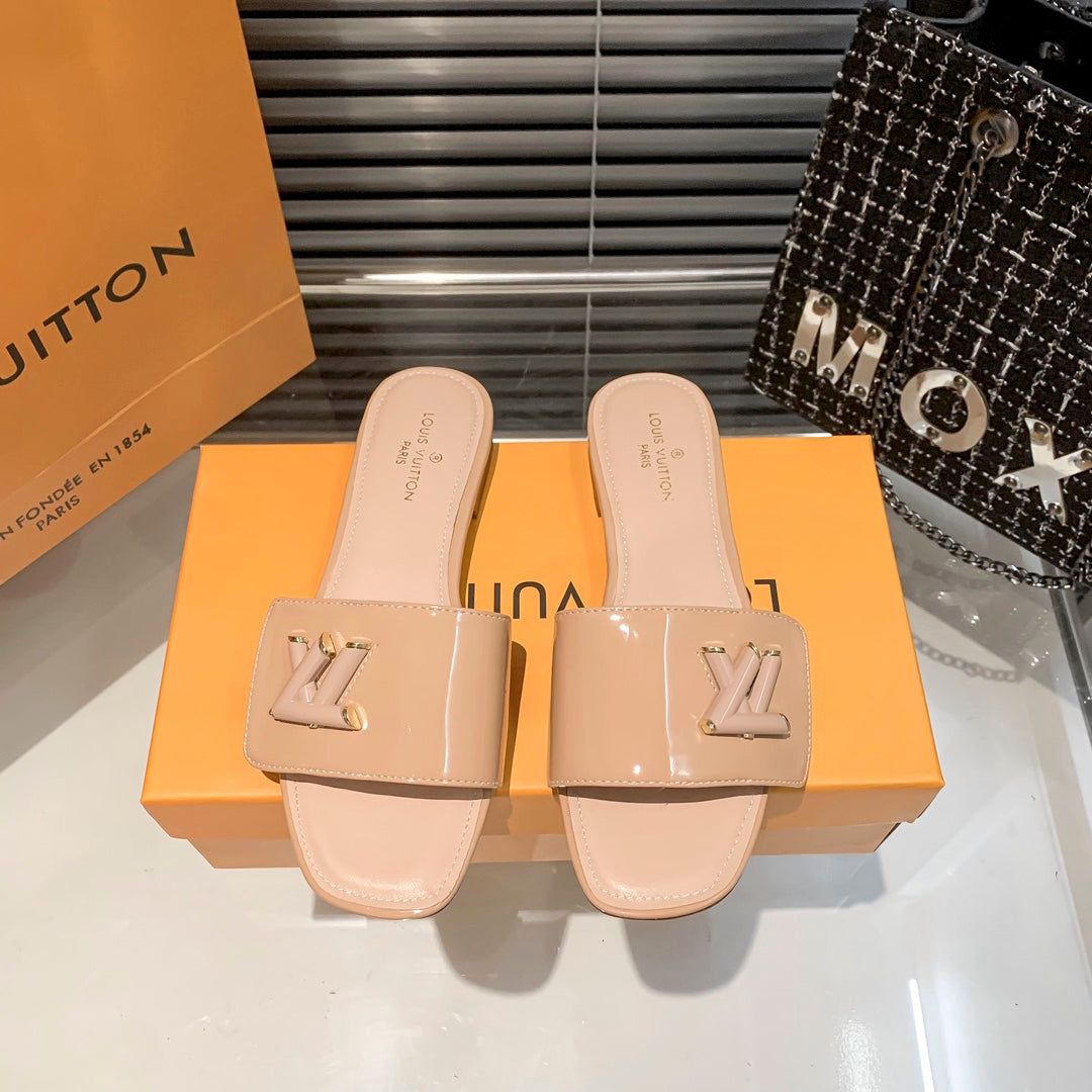 New Embos-1s-1ed Diamond Velcro Flat Slippers-1 mysite