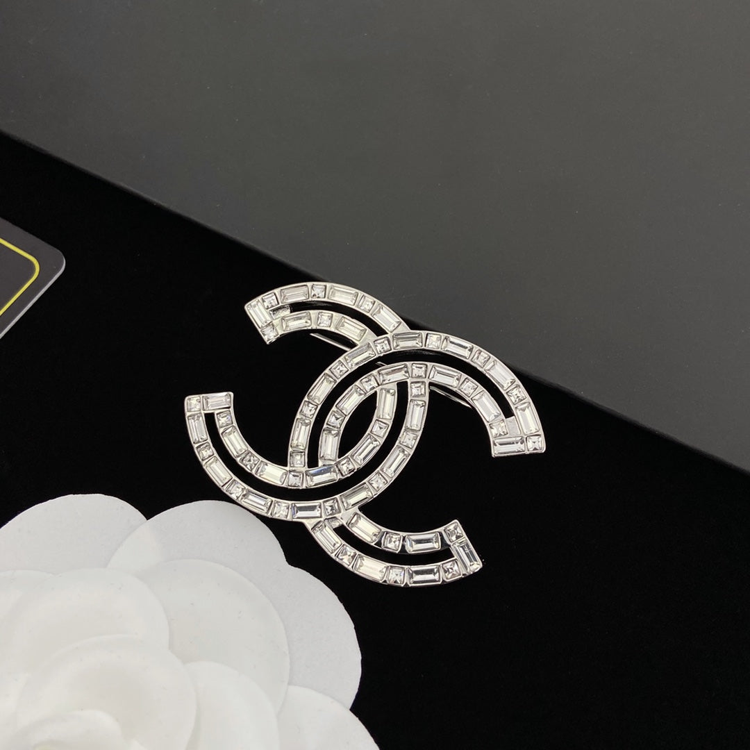 Sparkling Crystal Diamond Brooch-1-s mysite