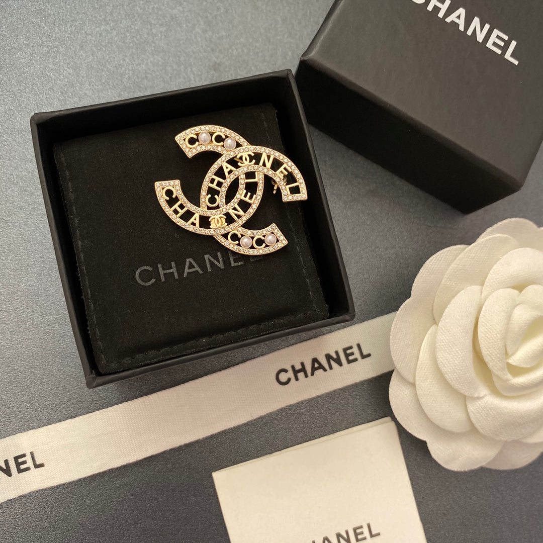 Sparkling Diamond and Pearl Elegant Brooch-1-s mysite