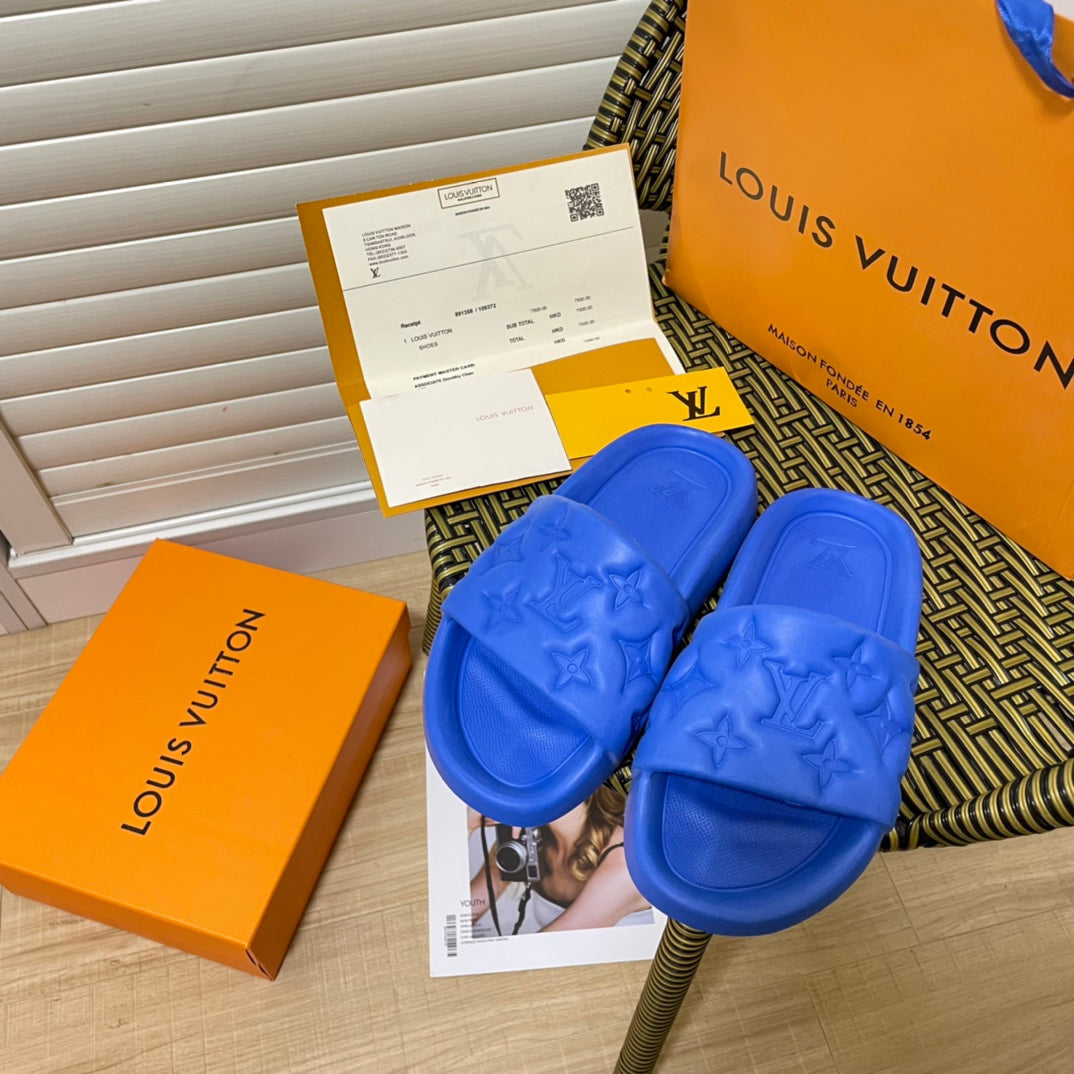 Fas-1hion Embos-1s-1ed Couple Slippers-1 mysite