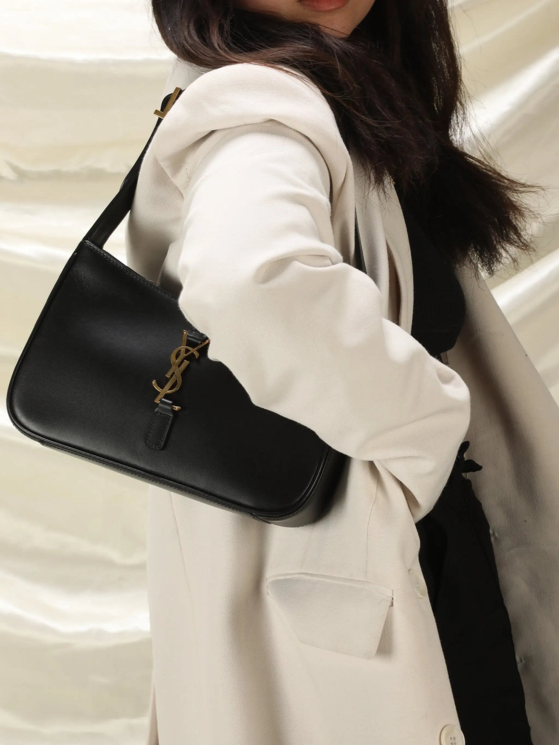 Saint Laurent Le 5 ¨¤ 7 Hobo Bag In Patent Leather - Black - Women mysite