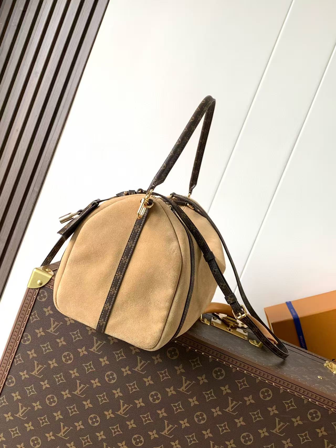 LV Express MM Bag 36cm Beige Suede Monogram Canvas GHW mysite