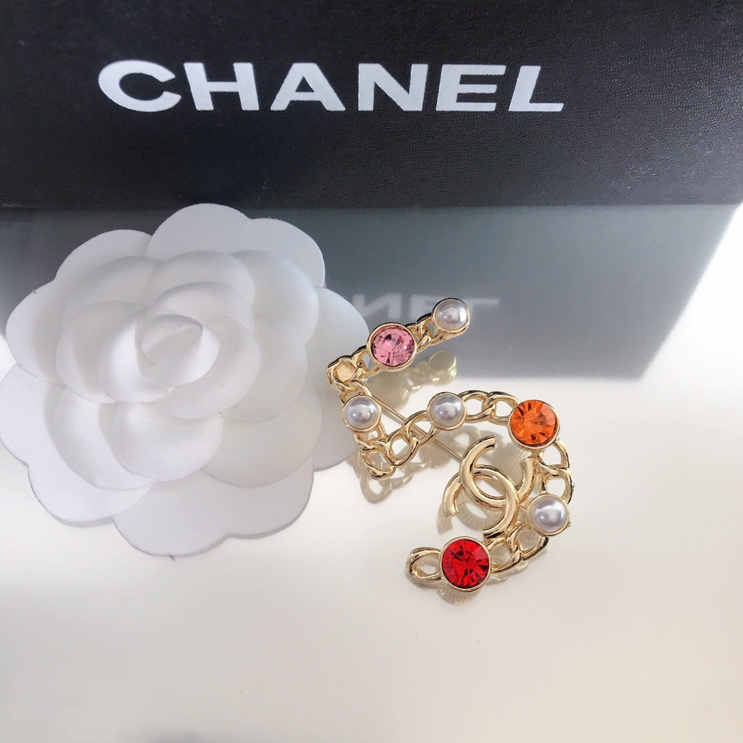 Lucky 5 Diamond Pearl Brooch-1-s mysite