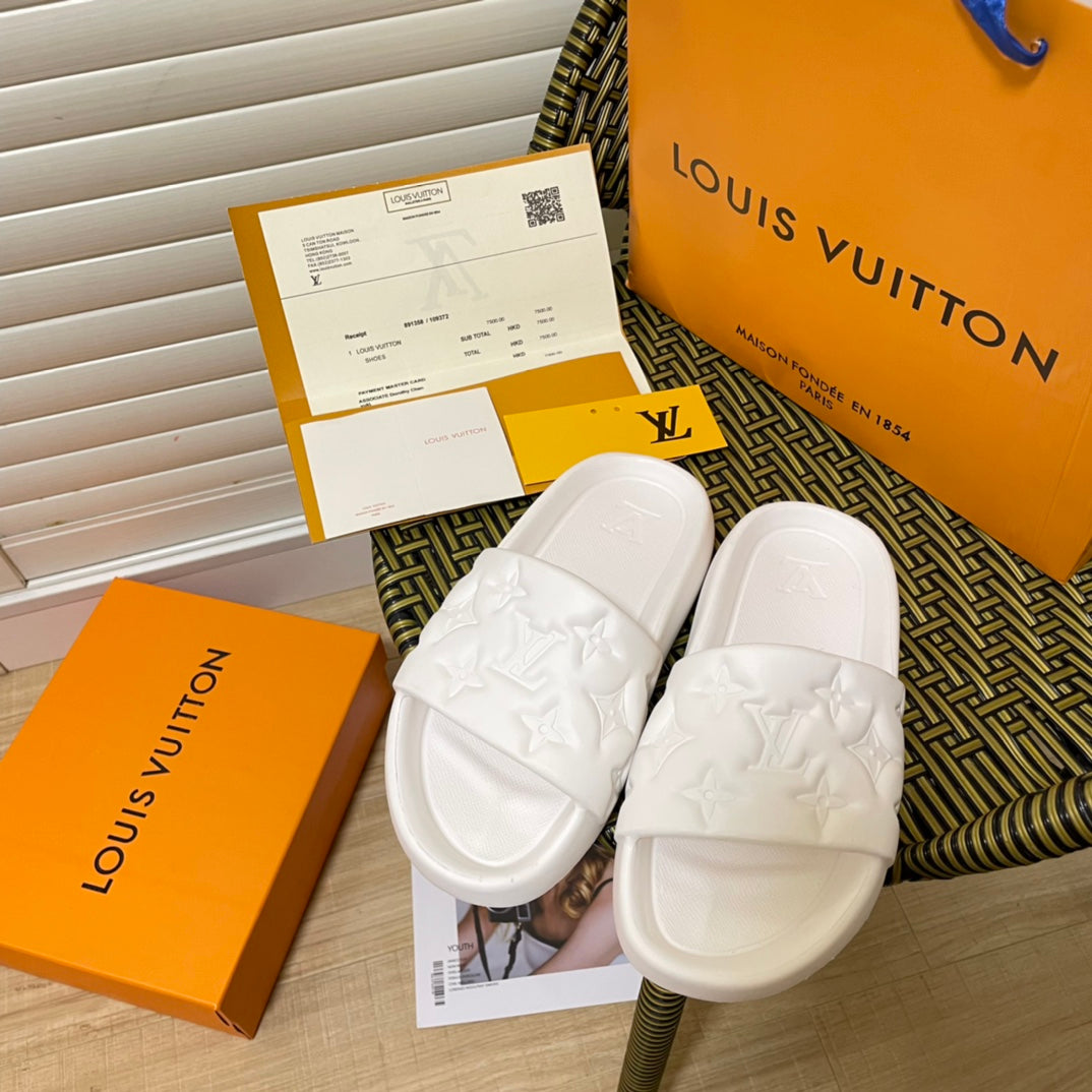 Fas-1hion Embos-1s-1ed Couple Slippers-1 mysite