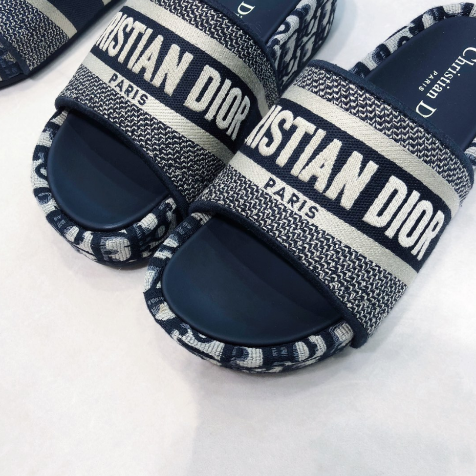 Clas-1s-1ic Embroidered Platform Slippers-1 mysite