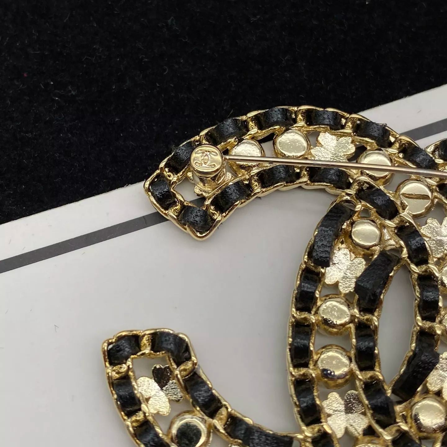 Lucky Clover Leather Brooch-1-s mysite