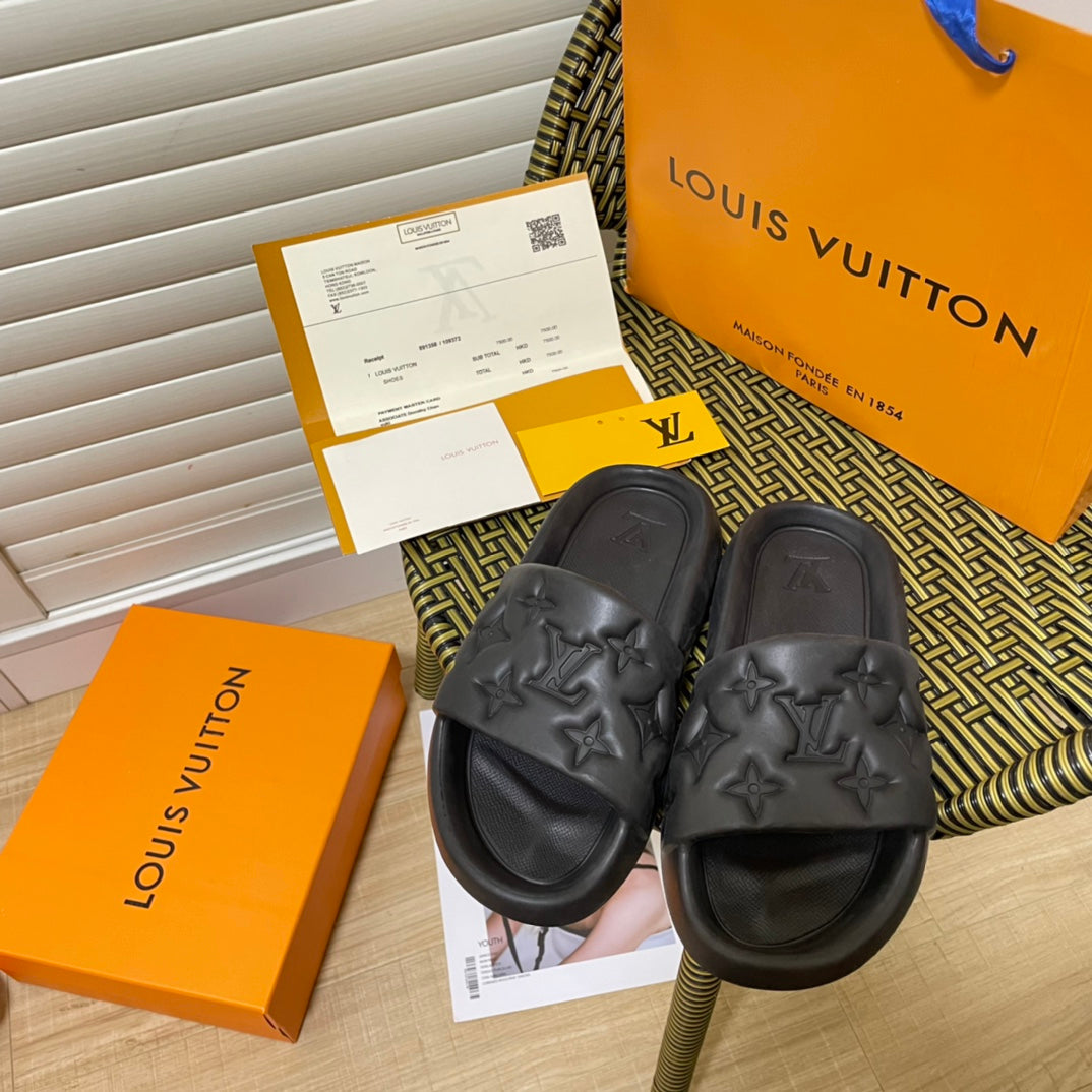 Fas-1hion Embos-1s-1ed Couple Slippers-1 mysite