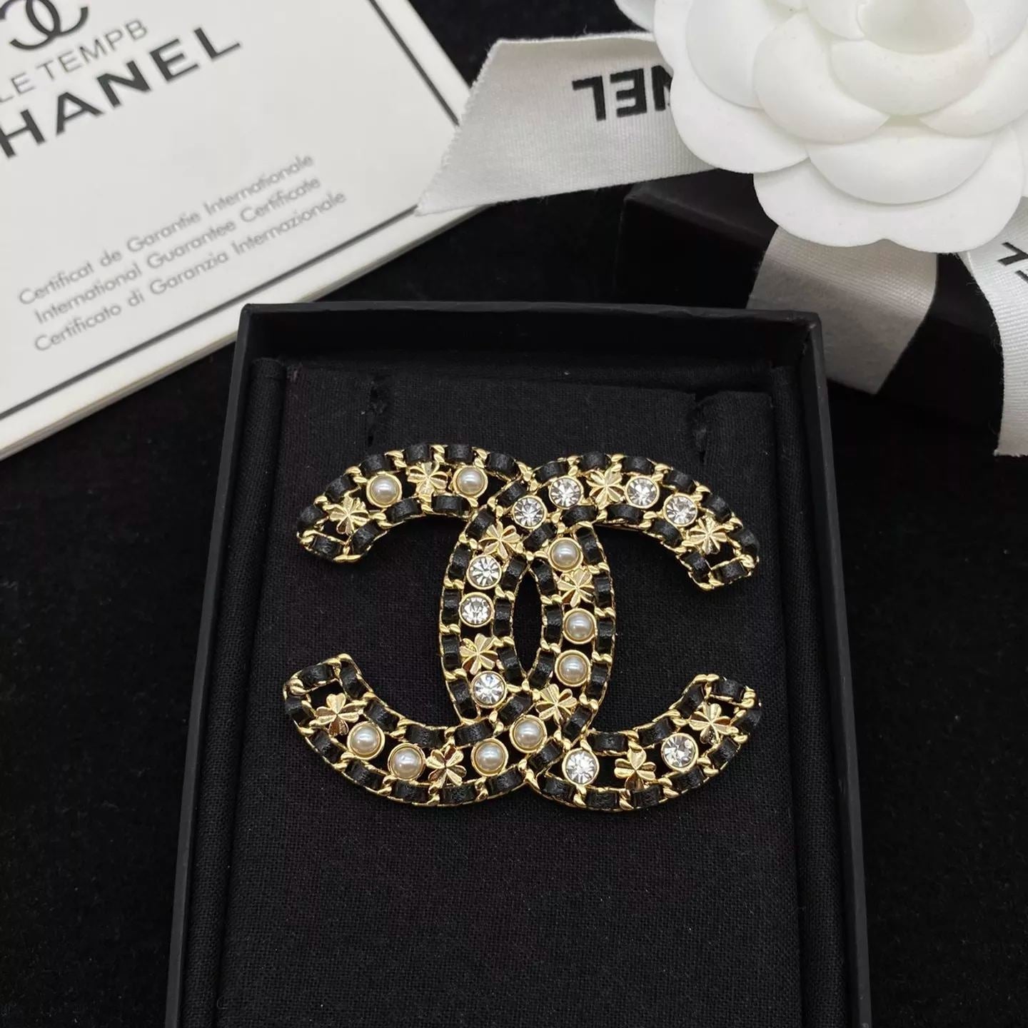 Lucky Clover Leather Brooch-1-s mysite