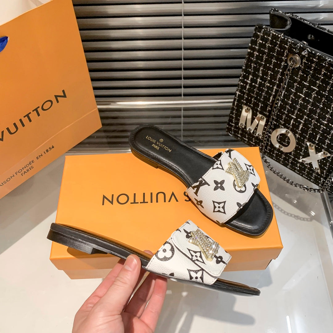 New Embos-1s-1ed Diamond Velcro Flat Slippers-1 mysite