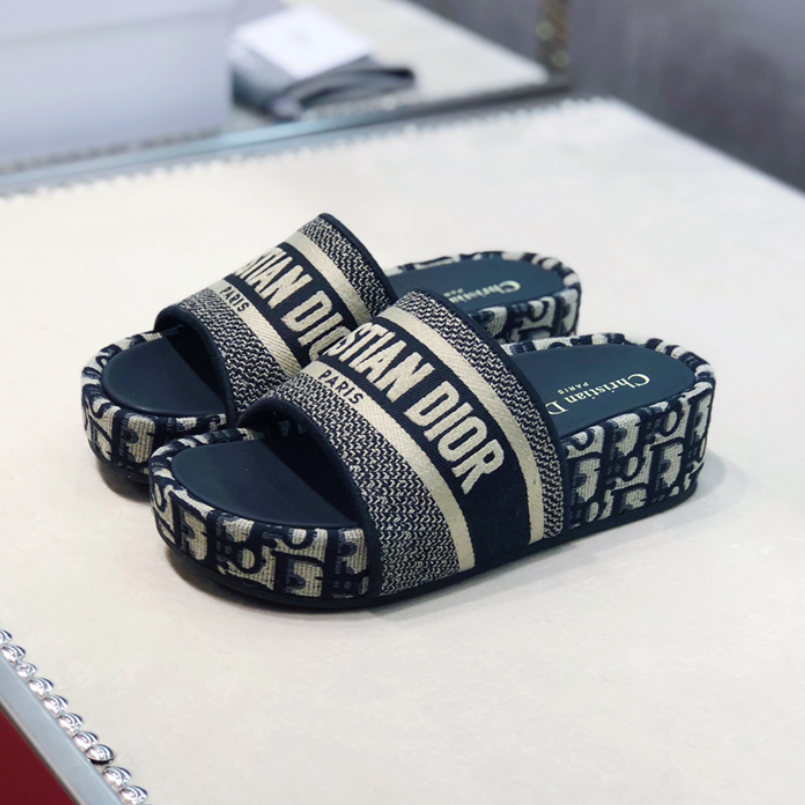 Clas-1s-1ic Embroidered Platform Slippers-1 mysite