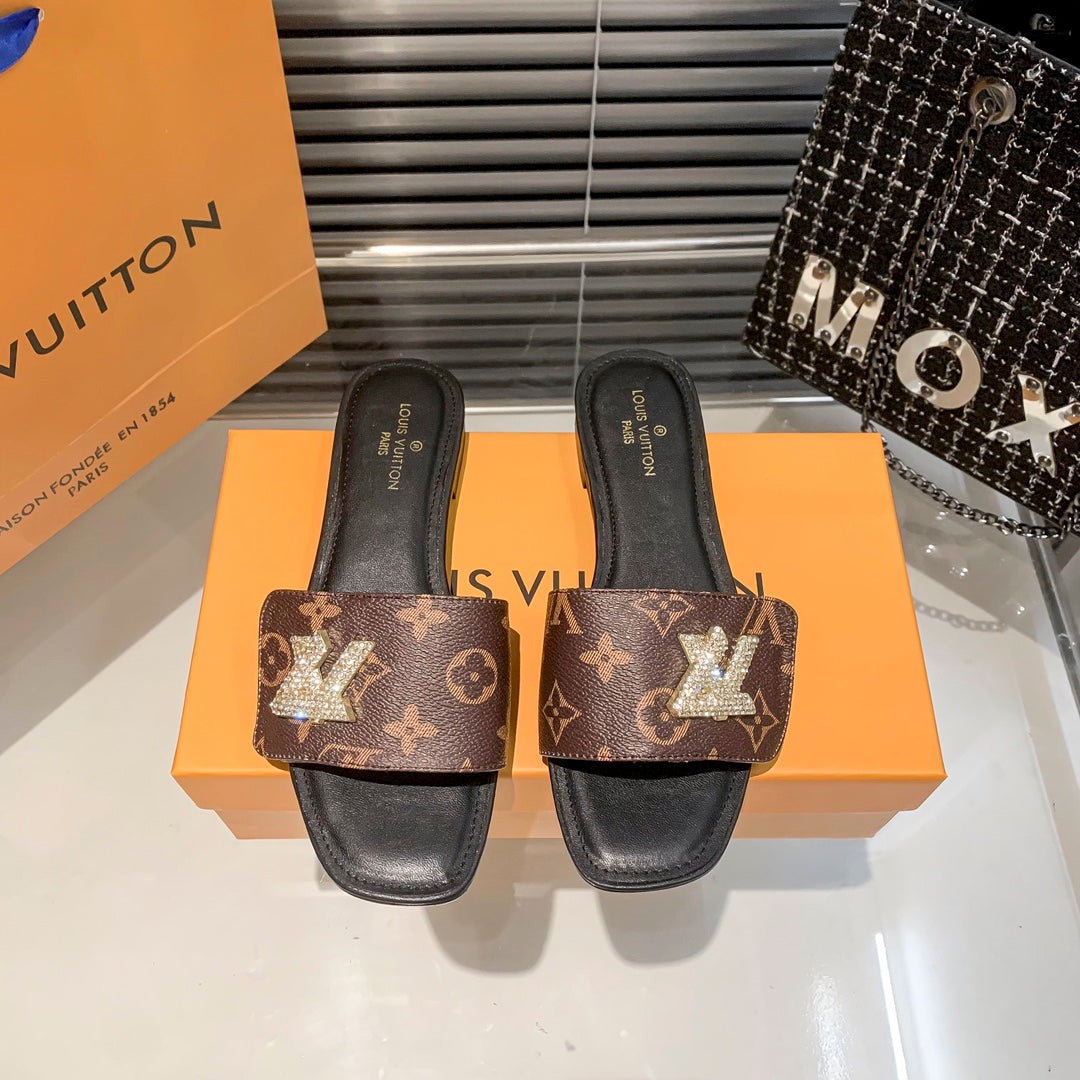 New Embos-1s-1ed Diamond Velcro Flat Slippers-1 mysite