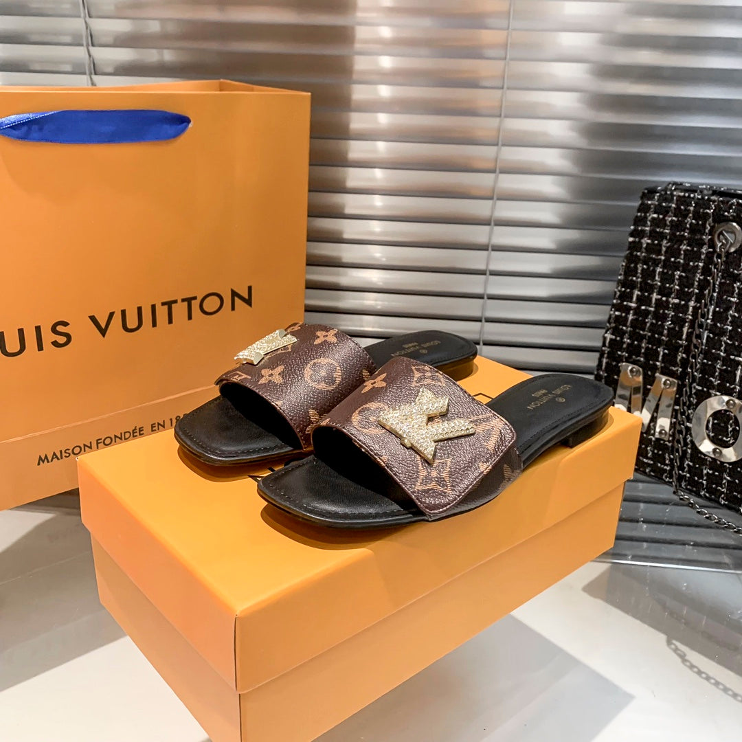 New Embos-1s-1ed Diamond Velcro Flat Slippers-1 mysite