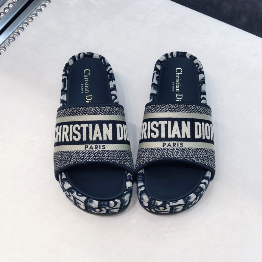 Clas-1s-1ic Embroidered Platform Slippers-1 mysite