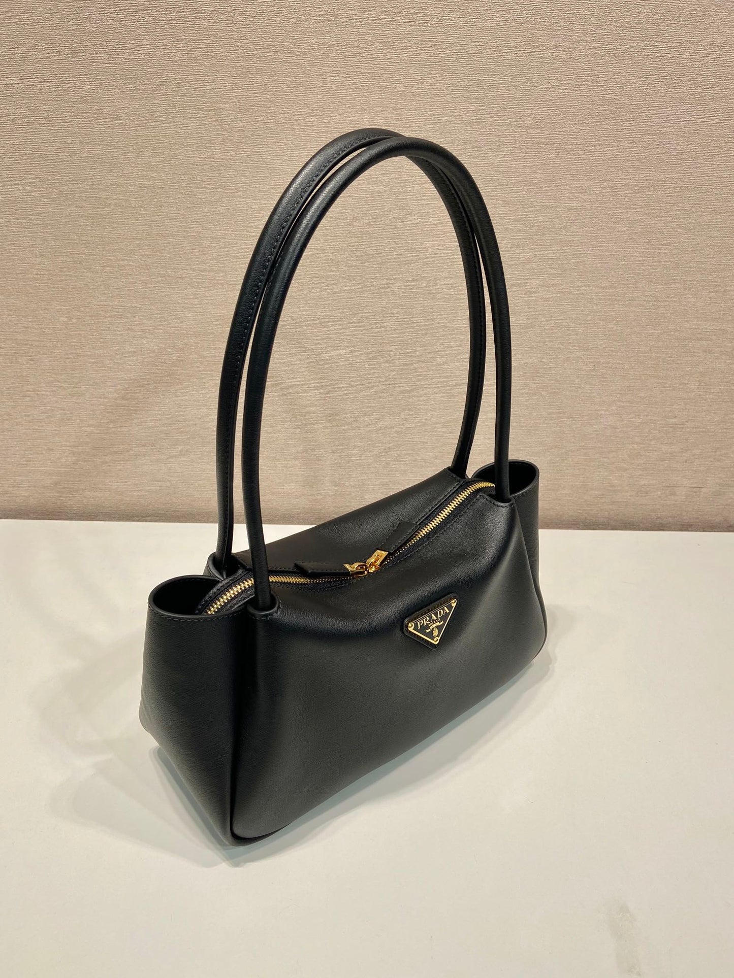 PRA 28 LARGE BLACK CALFSKIN HANDBAG mysite