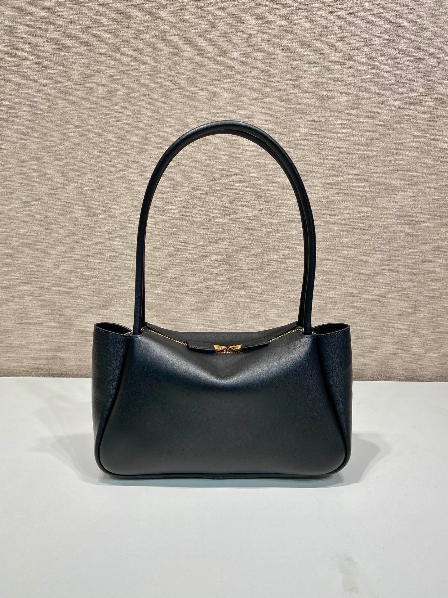 PRA 28 LARGE BLACK CALFSKIN HANDBAG mysite