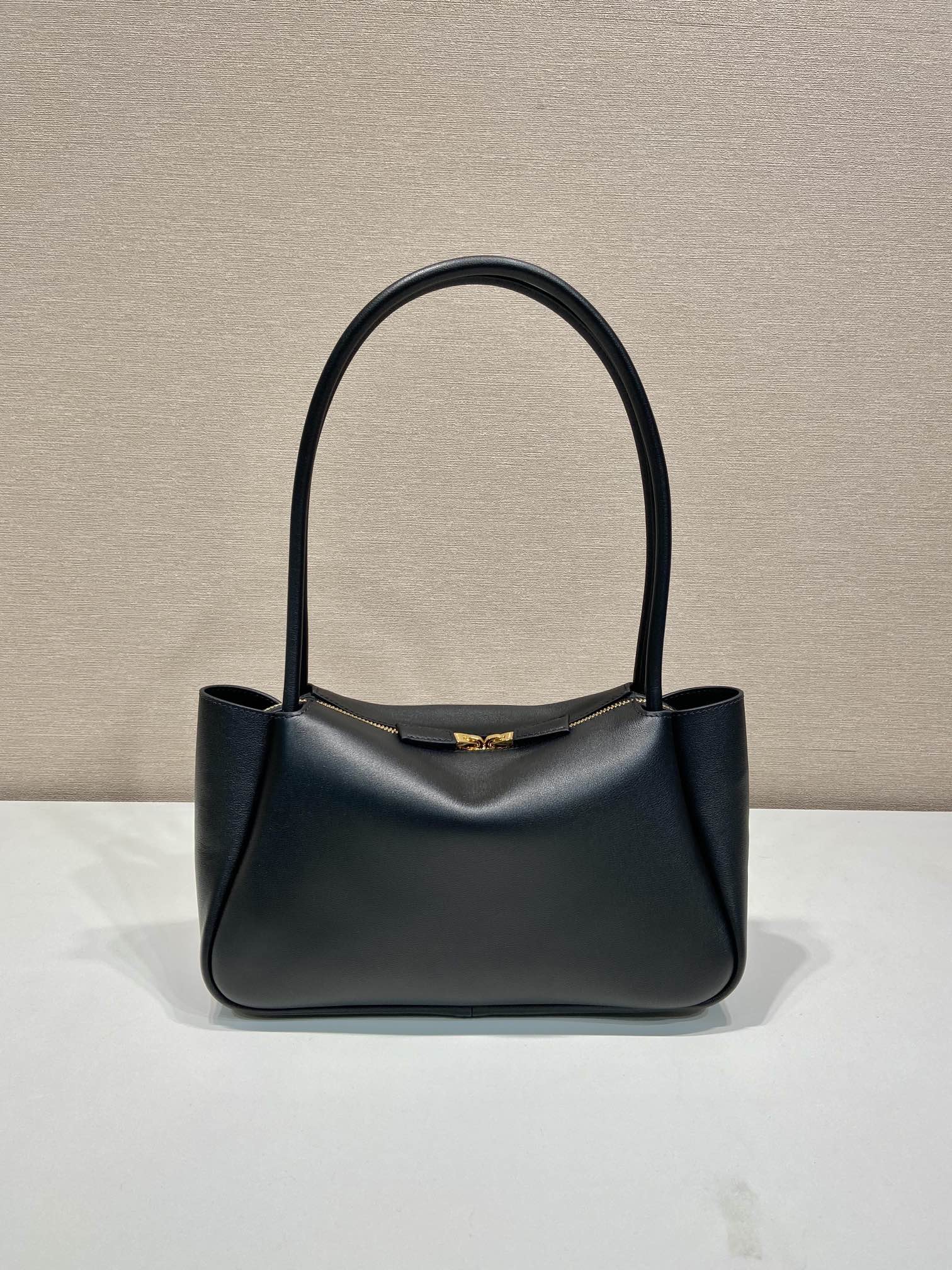 PRA 28 LARGE BLACK CALFSKIN HANDBAG mysite