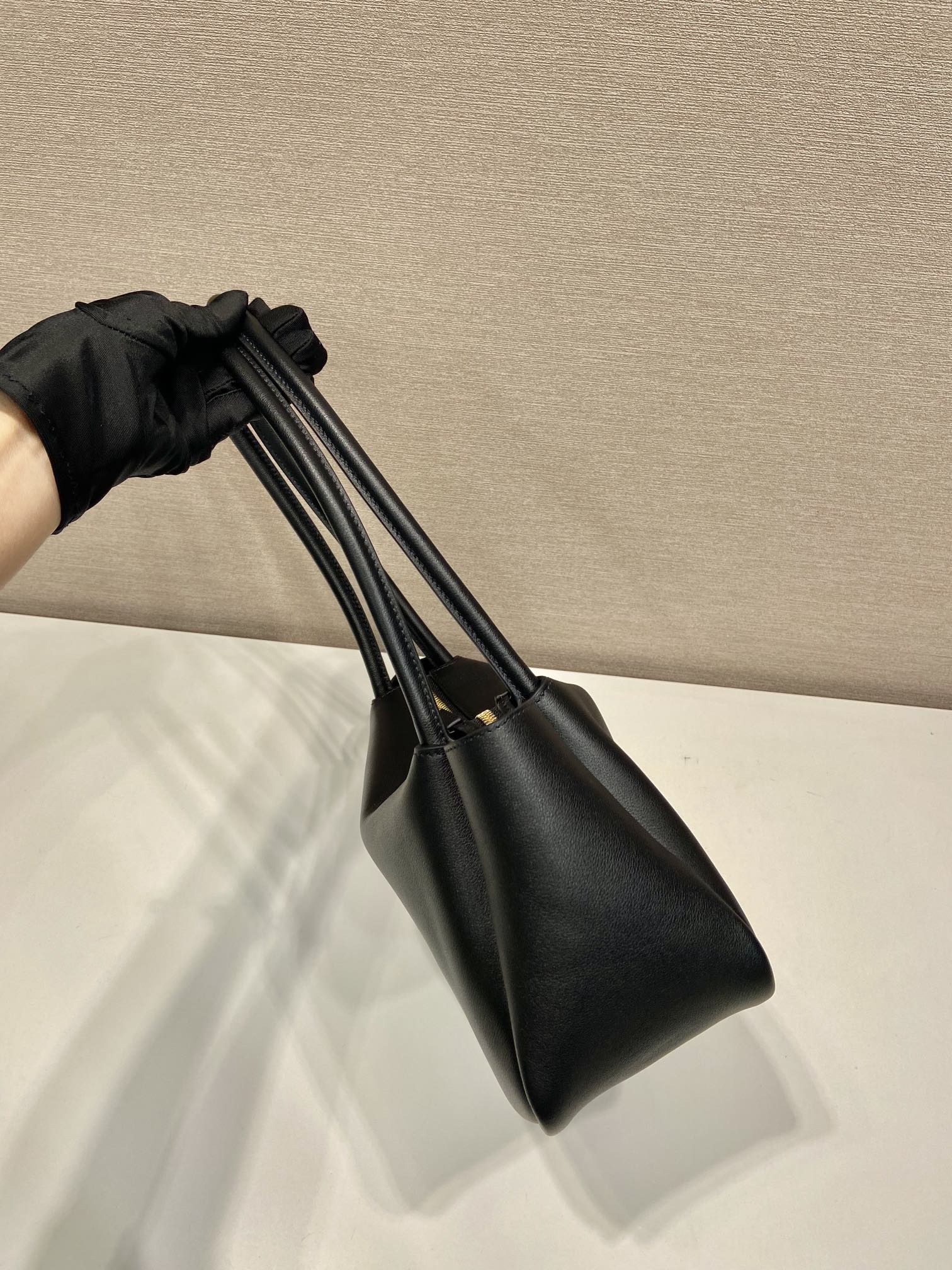 PRA 28 LARGE BLACK CALFSKIN HANDBAG mysite