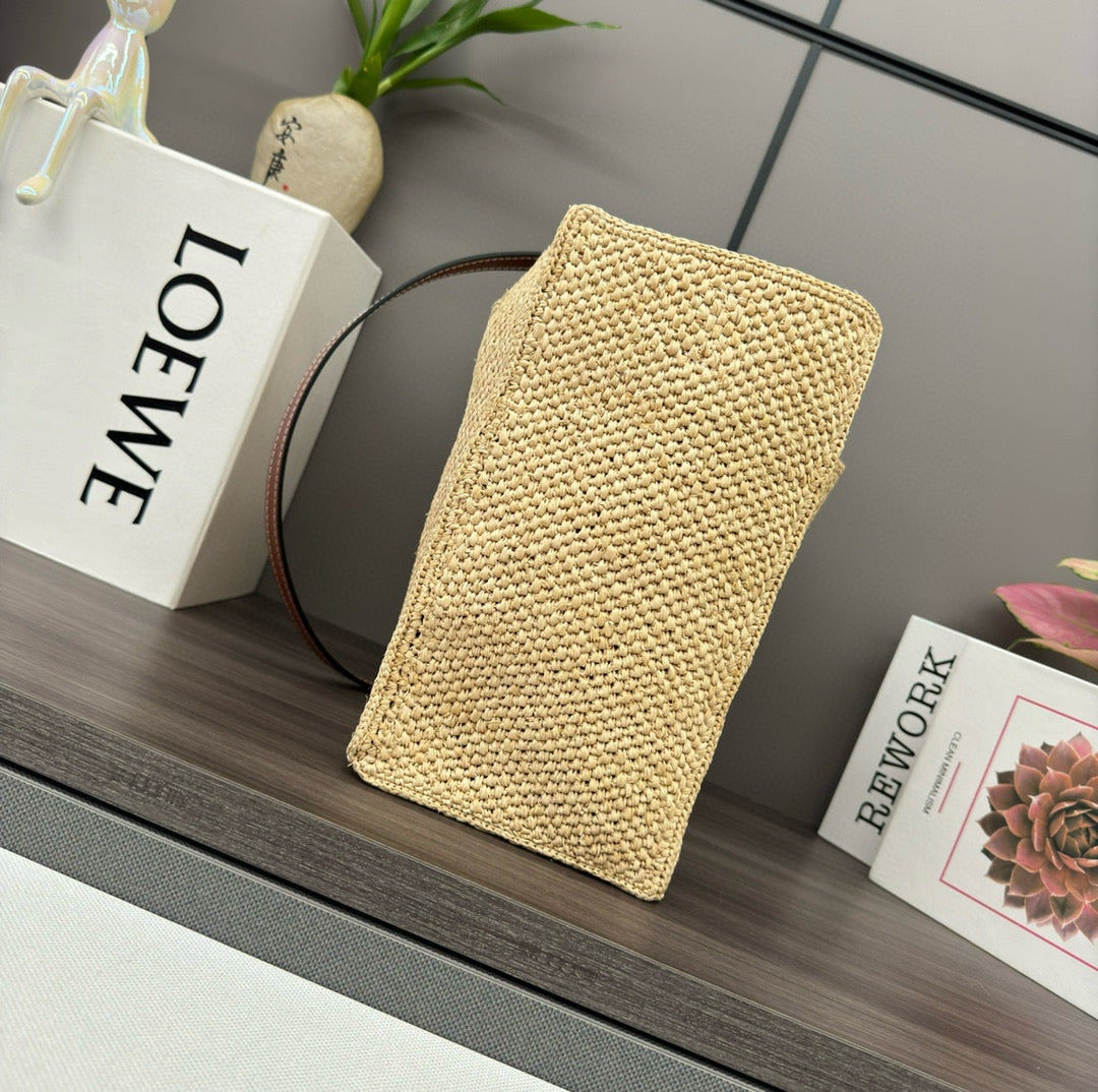 LOE MEDIUM 30 FONT TOTE IN NATURAL RAFFIA mysite