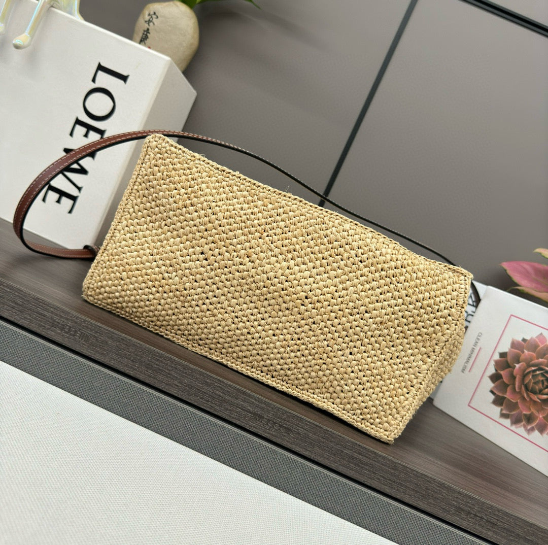 LOE MEDIUM 30 FONT TOTE IN NATURAL RAFFIA mysite