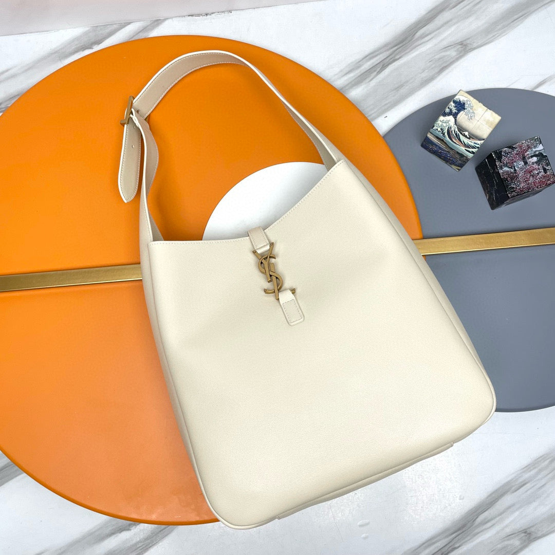 Le 5 a 7 Supple Large hobo bag in ivory leather ghw mysite