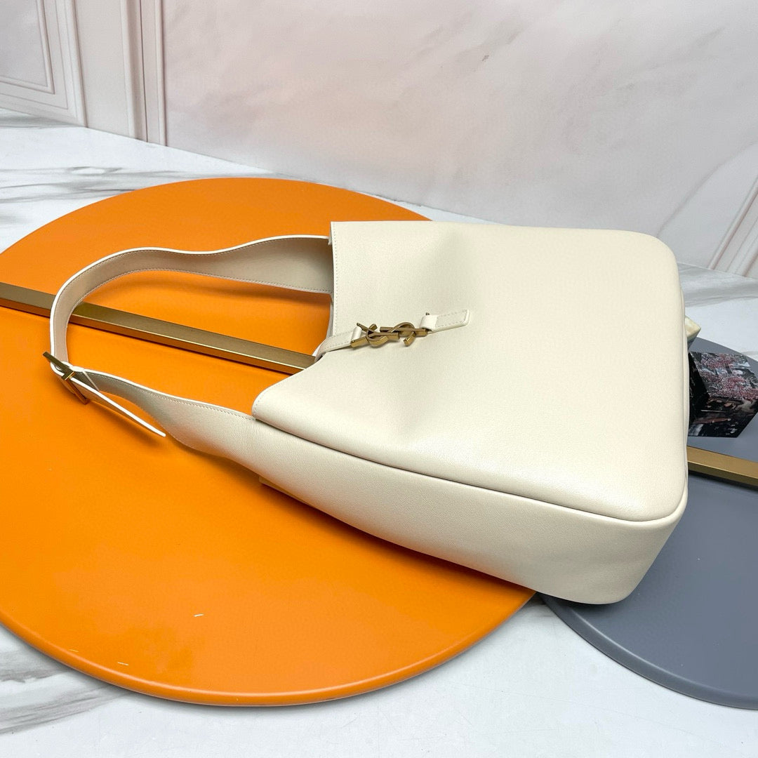 Le 5 a 7 Supple Large hobo bag in ivory leather ghw mysite