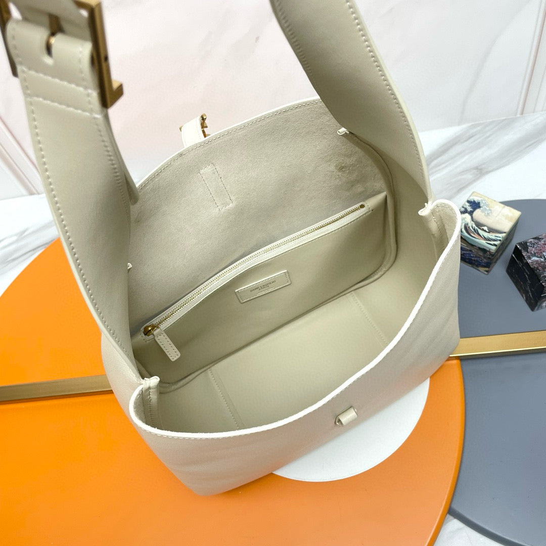 Le 5 a 7 Supple Large hobo bag in ivory leather ghw mysite