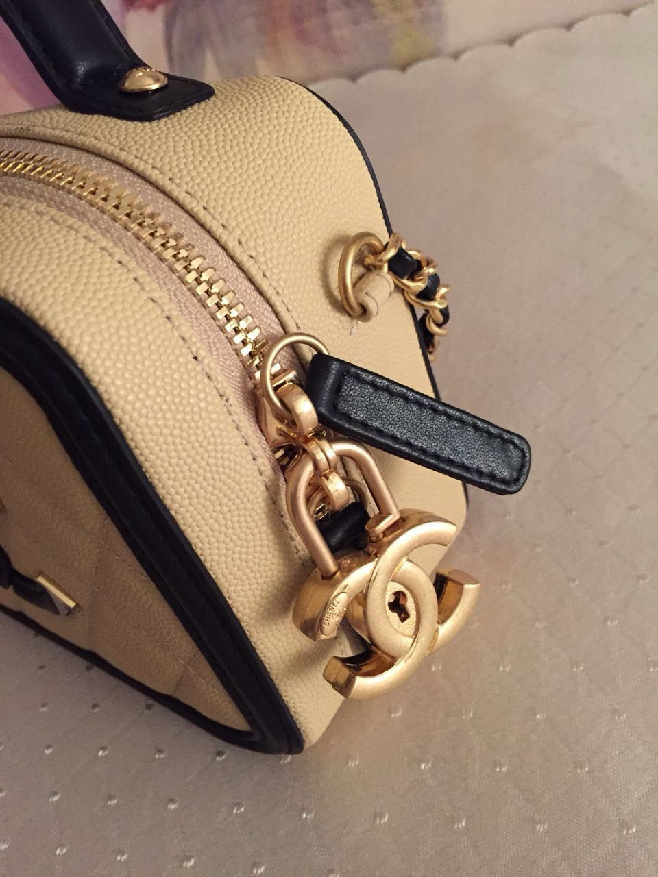CC Filigree Vanity Case Bag Black Beige Quilted Caviar Leather mysite