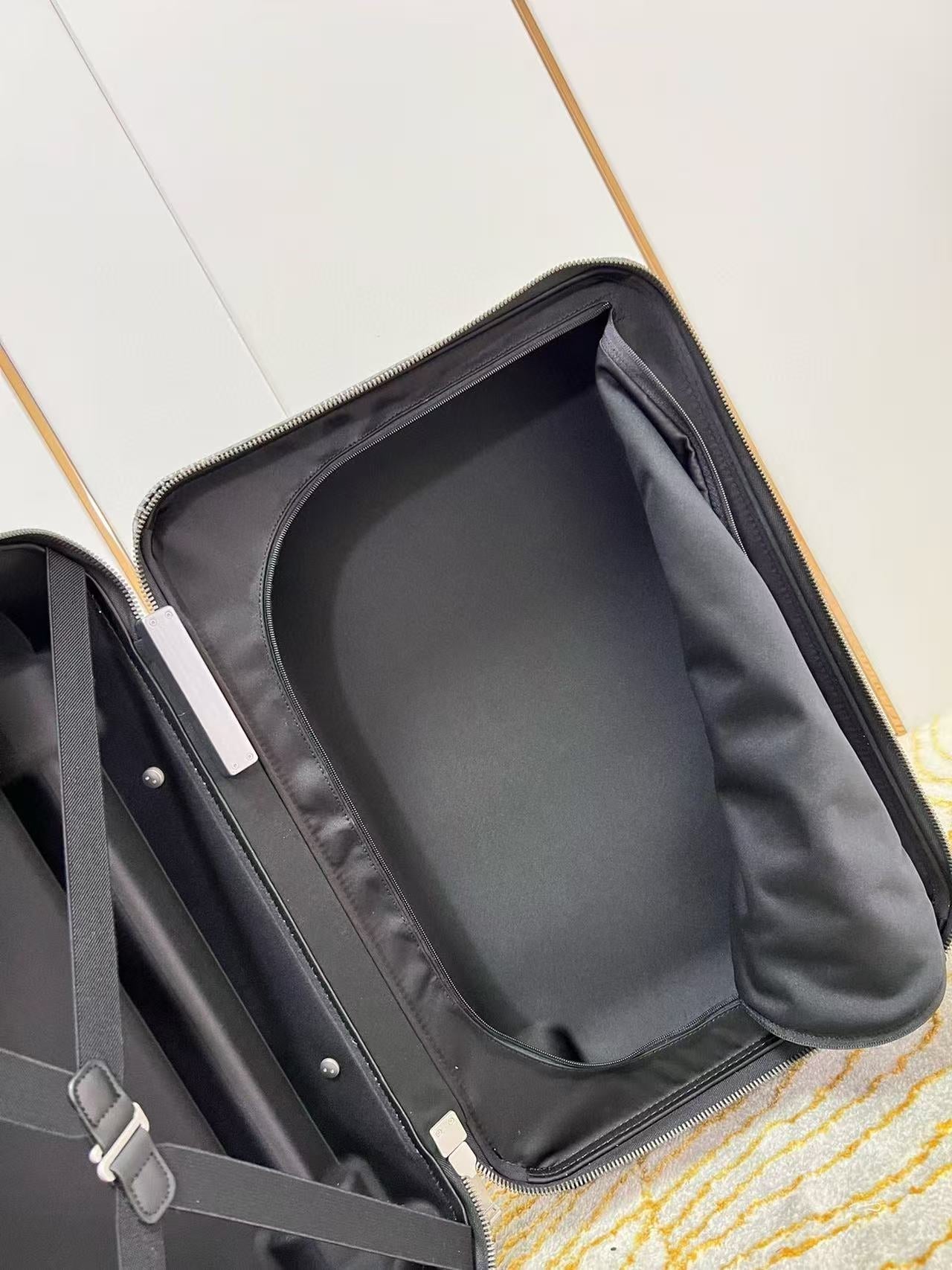 Louis Vuitton Horizon 55 Plaid Suicase Gray Black Leather mysite