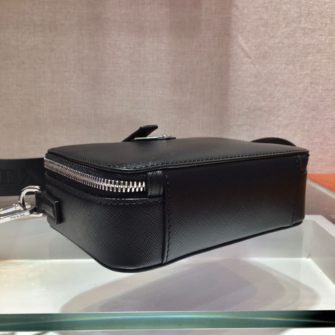 PRA CAMERA BAG 18CM IN BLACK TRIANGLE PATTERN COWHIDE SILVER HARDWARE mysite