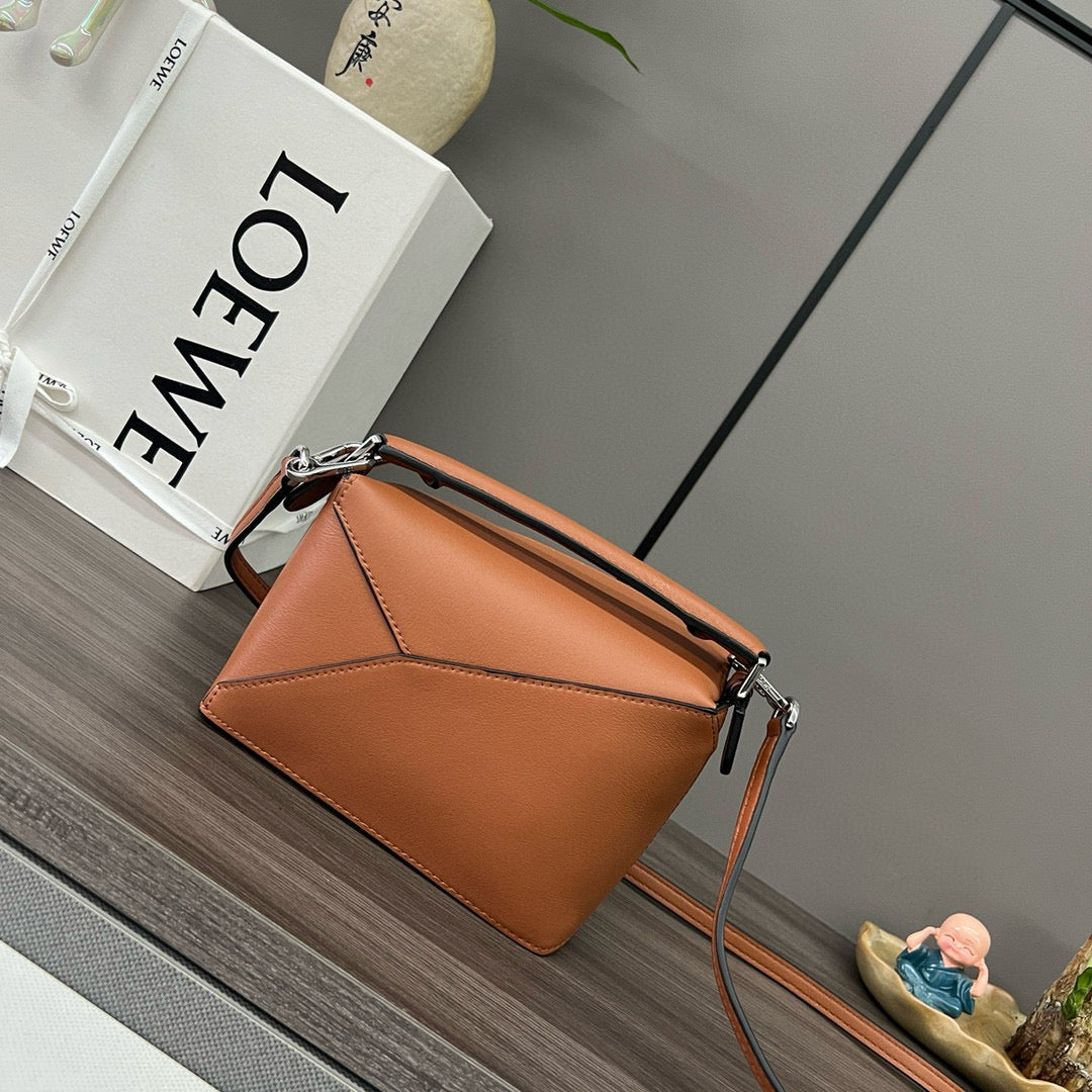 LOE MINI 18 PUZZLE BAG IN GOLD CALFSKIN mysite