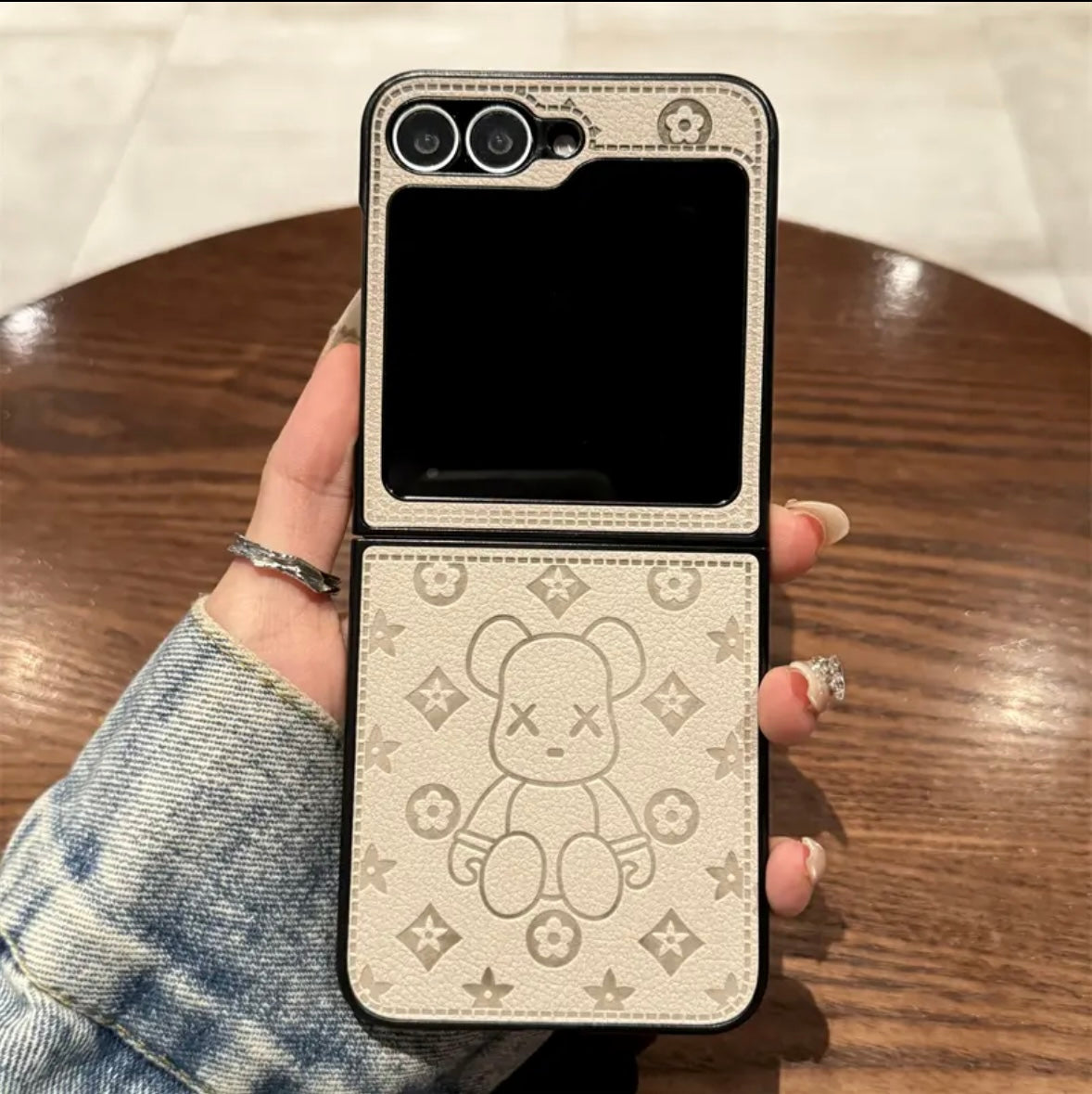 "Samsung Z Flip series leather folding anti-fall mobile phone case, with finger ring buckle design"s mysite