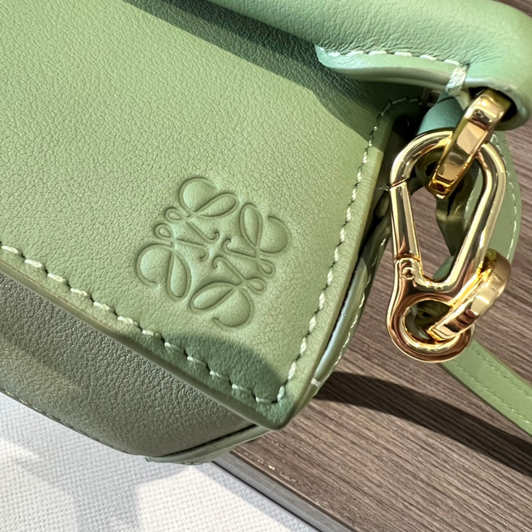 Mini Puzzle bag in soft grained 18cm White and Green Calfskin mysite