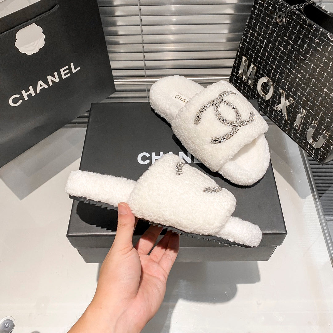 Diamond Logo Flat Fur Slippers-1 mysite
