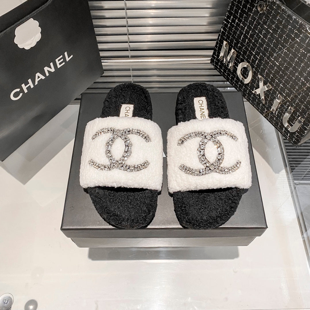 Diamond Logo Flat Fur Slippers-1 mysite