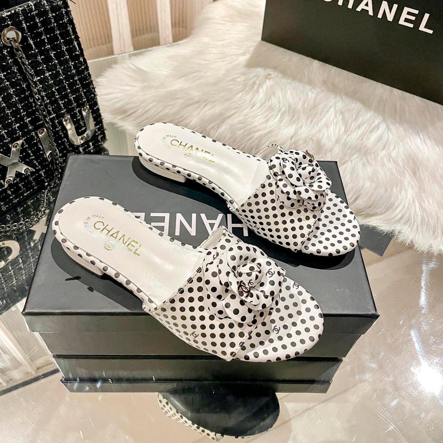 Retro Polka Dot Flat Slippers-1 mysite