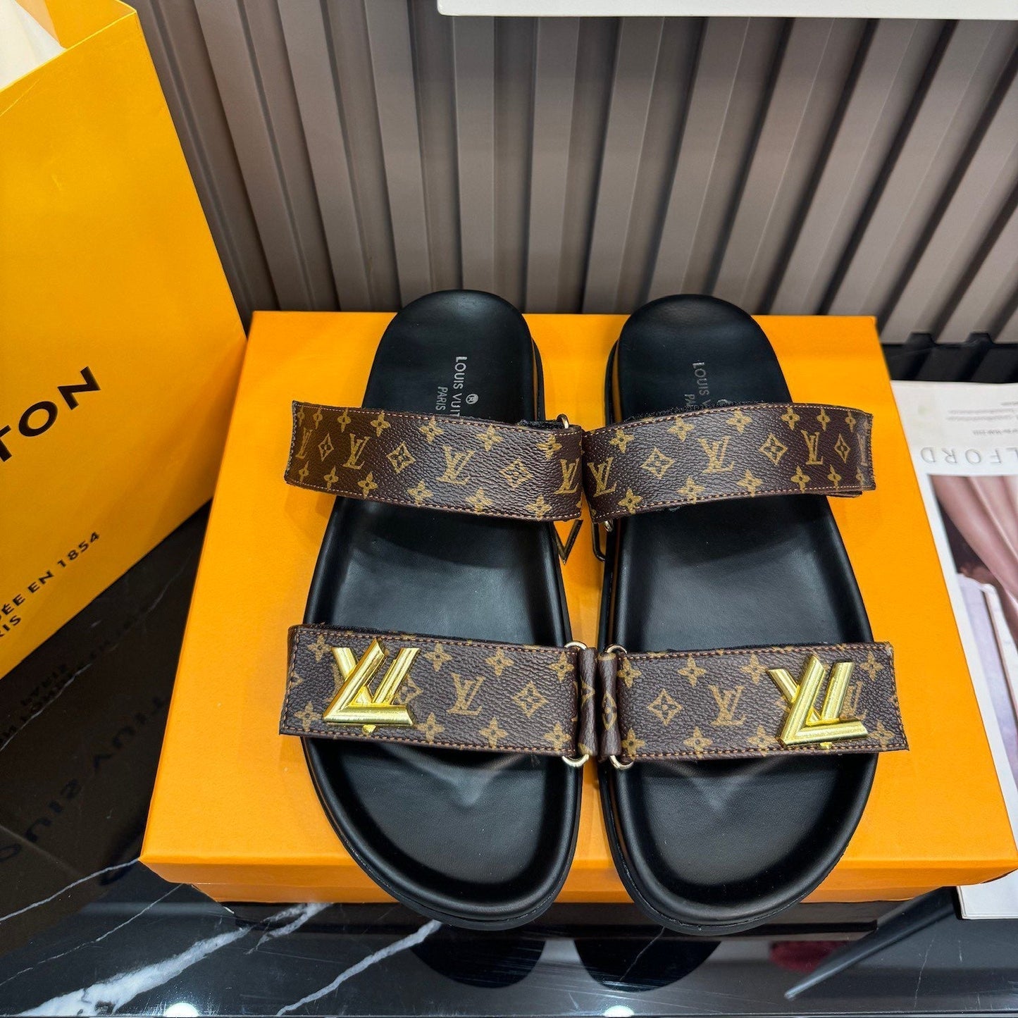 Unis-1ex Leather Monogram Sandals-1 mysite