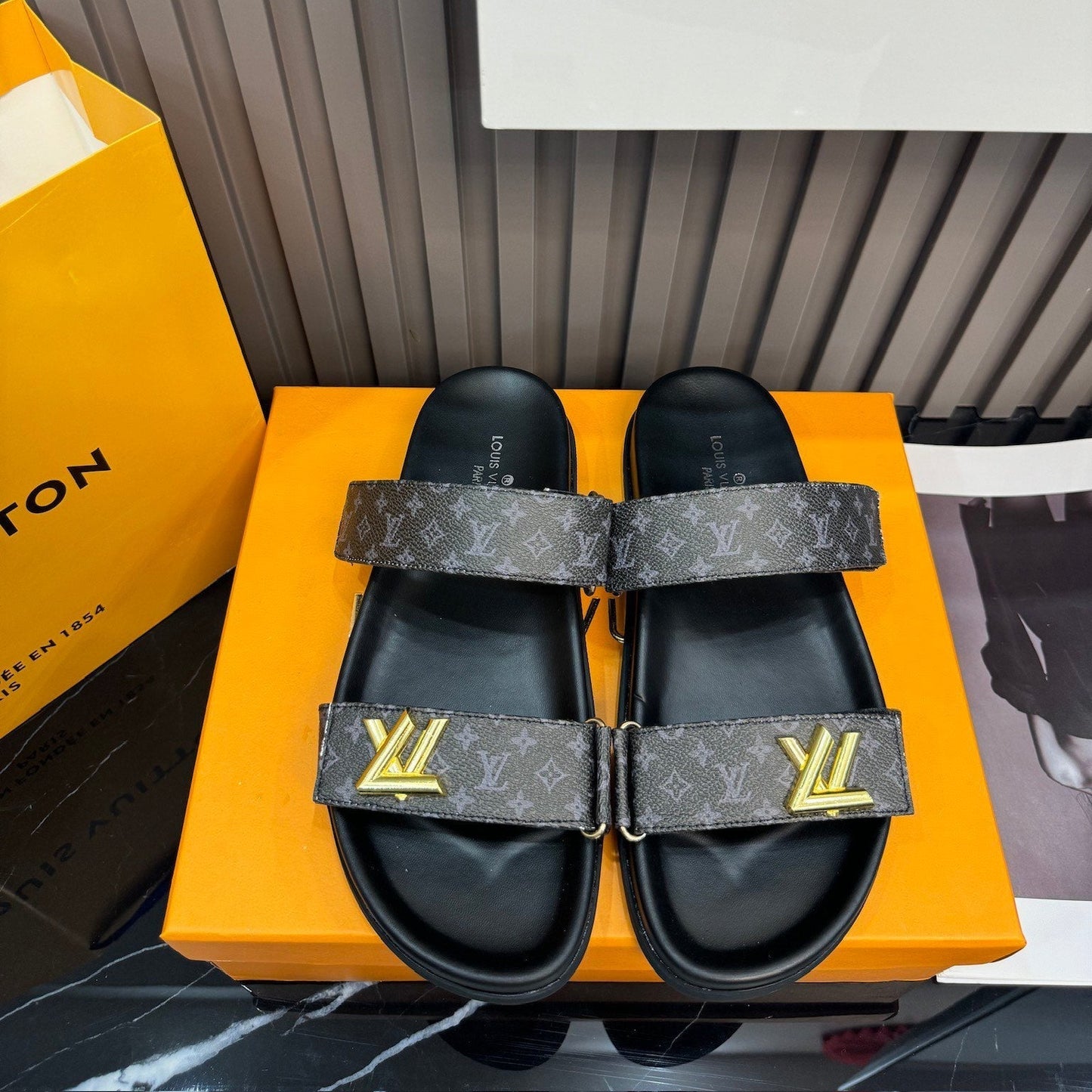 Unis-1ex Leather Monogram Sandals-1 mysite