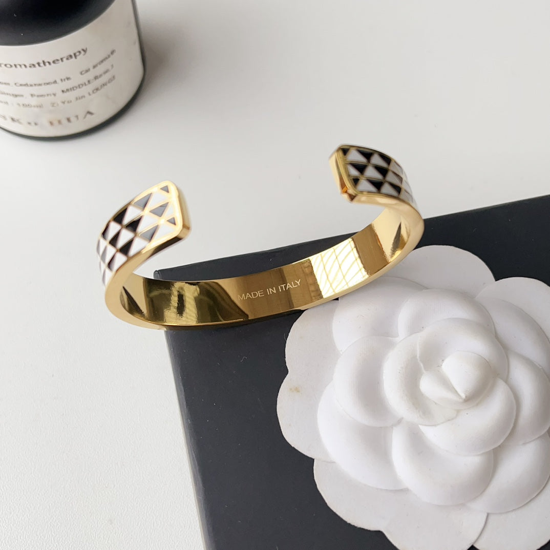 Diamond pattern titanium steel open bracelet-s mysite