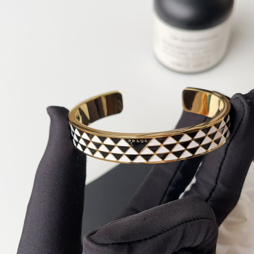 Diamond pattern titanium steel open bracelet-s mysite