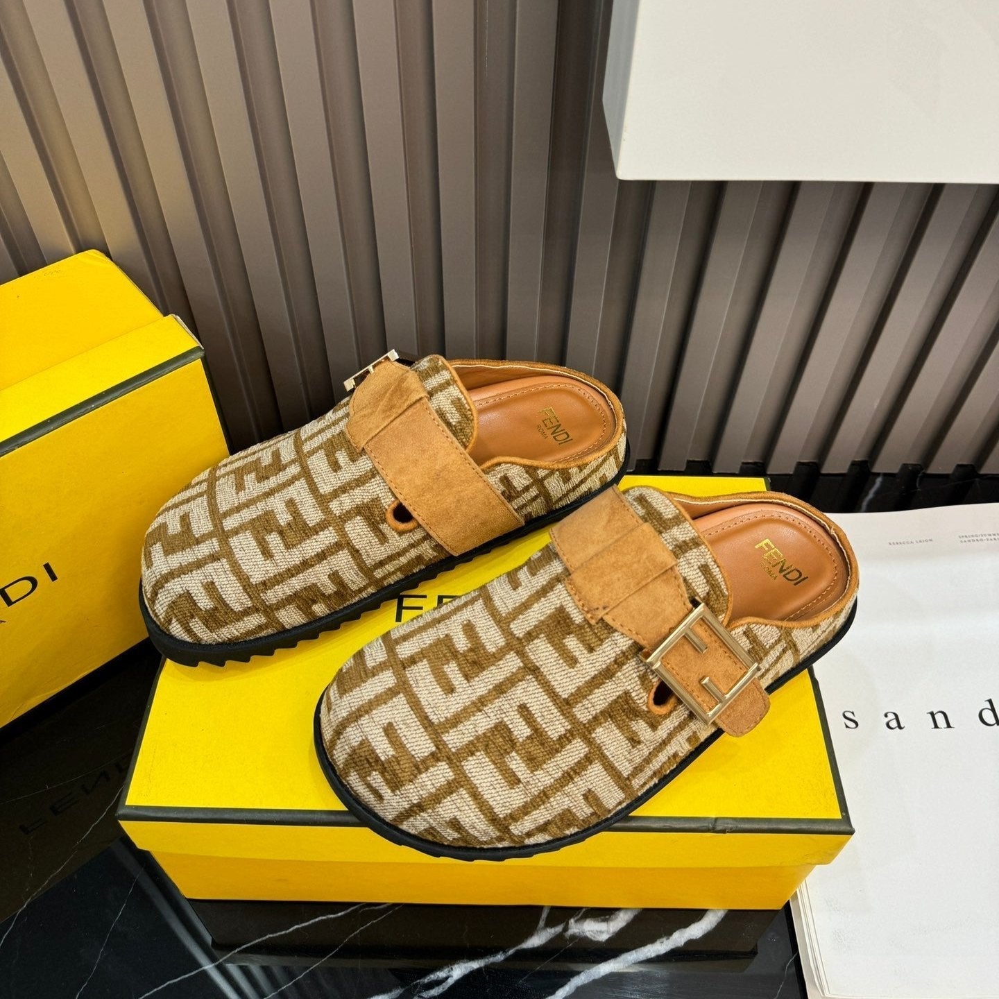 Autumn and Winter Retro Embos-1s-1ed Flat Slippers-1 mysite